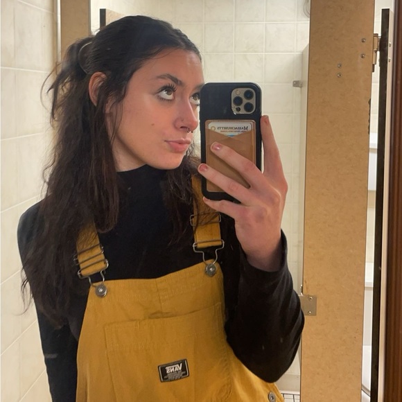 Meet your Posher, Emily - Picture 4 of 4